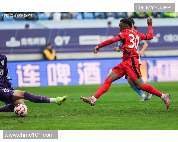 上港与富力激战正酣比赛结果揭晓引发球迷热议